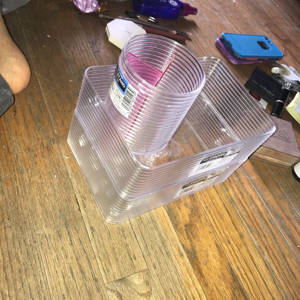 Make up storage